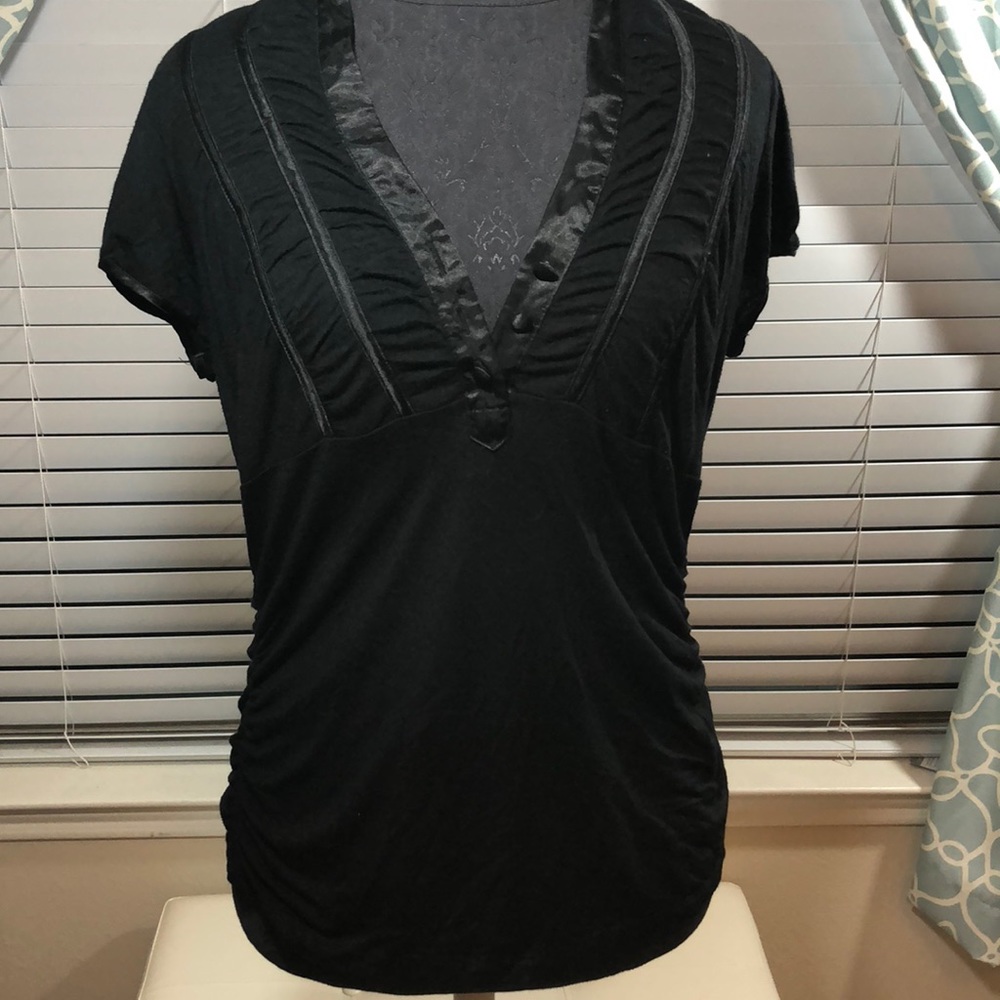 ♠️Cute black rayon and satin top♠️